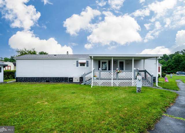 Property at 402 Allenbrook Ln, Reading, PA 19606, 2 beds, 1 bath
