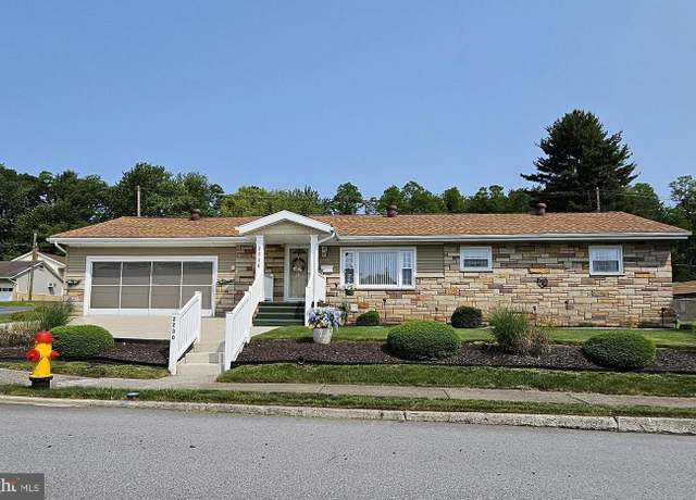 Property at 2730 Pine Ave, Altoona, PA 16601, 3 beds, 2.5 baths