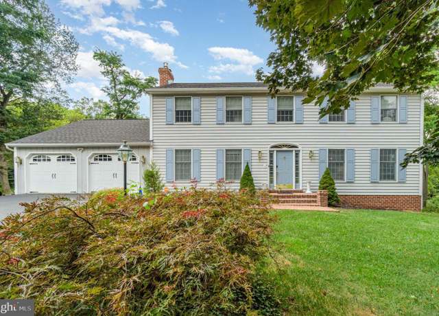 Property at 320 Hickory Rd, Carlisle, PA 17015, 4 beds, 3 baths