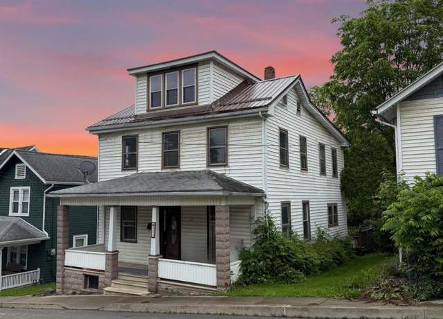 Property at 805 5th St, Huntingdon, PA 16652, 4 beds, 1 bath