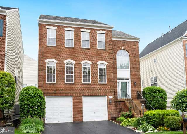Property at 4716 Cochran Pl, Centreville, VA 20120, 4 beds, 3.5 baths