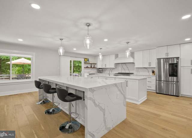 Property at 7816 Wendy Ridge Ln, Annandale, VA 22003, 4 beds, 3.5 baths