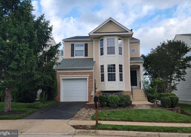 Property at 14387 Newbern Loop, Gainesville, VA 20155, 3 beds, 3.5 baths