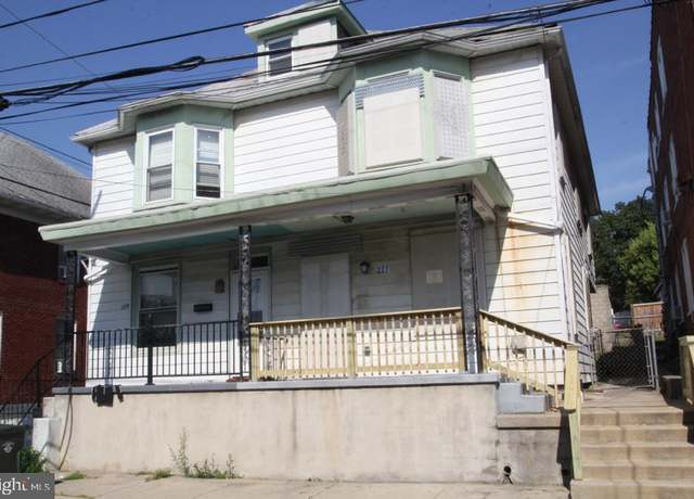 Property at 227 N Locust St, Hagerstown, MD 21740, 3 beds, 1 bath