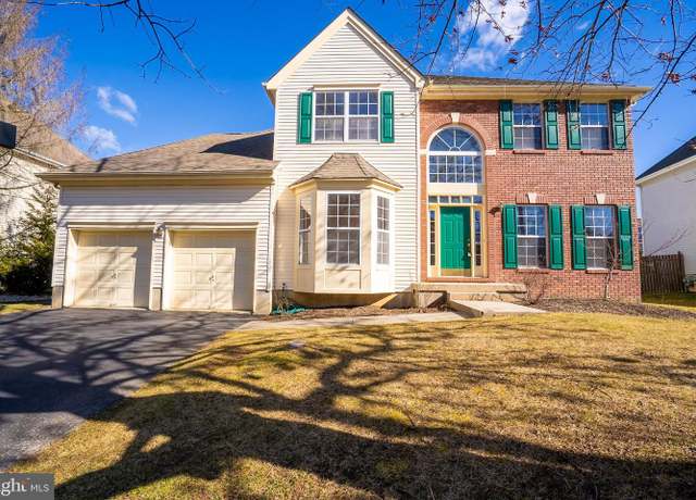 Property at 17 Larkspur Dr, Dayton, NJ 08810, 4 beds, 2.5 baths