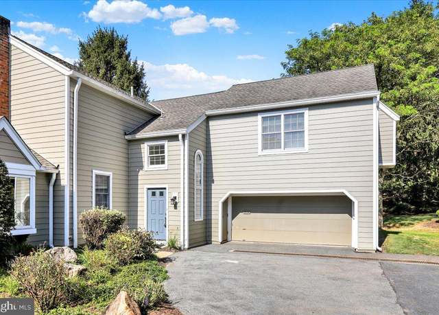 Property at 1914 Meadow Ln, Wyomissing, PA 19610, 3 beds, 2.5 baths