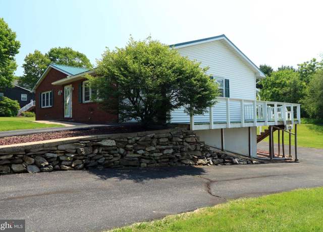 Property at 322 Spring Lea Dr, State College, PA 16801, 4 beds, 2.5 baths