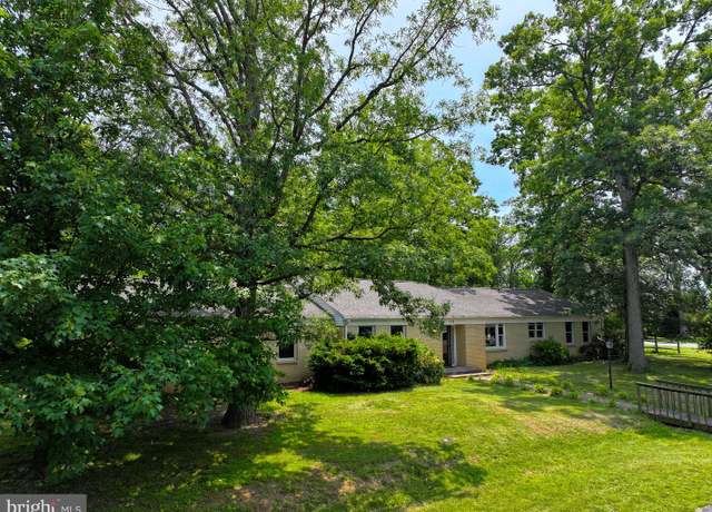 Property at 112 Westwood Cir, Winchester, VA 22602, 4 beds, 3 baths