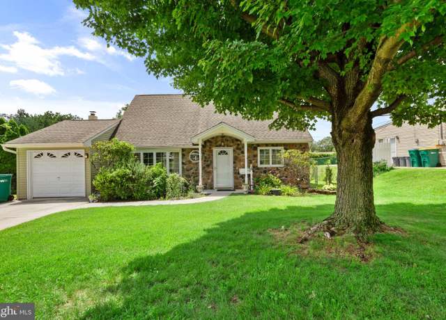 Property at 27 Jasmine Rd, Levittown, PA 19056, 4 beds, 2 baths