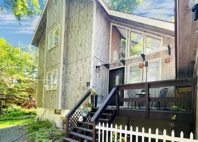 Property at 62 East Creek View Dr, Gouldsboro, PA 18424, 4 beds, 2 baths
