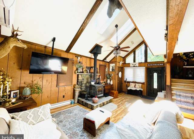 Property at 62 East Creek View Dr, Gouldsboro, PA 18424, 4 beds, 2 baths