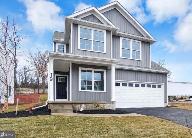 Property at 19 Eli Dr, York, PA 17404, 3 beds, 2.5 baths