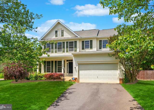 Property at 230 Whitworth Dr, Culpeper, VA 22701, 4 beds, 3.5 baths