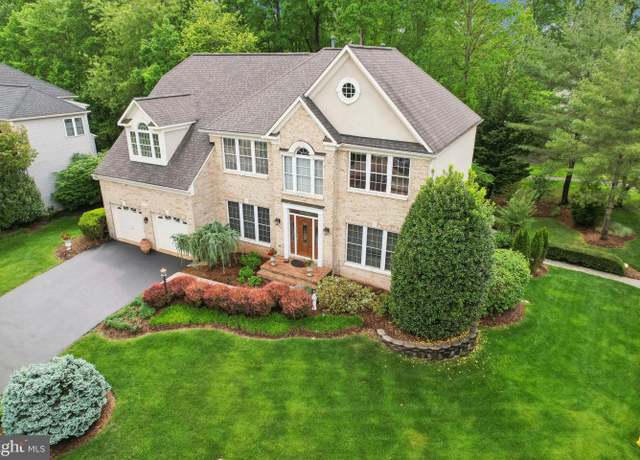Property at 8130 Cancun Ct, Gainesville, VA 20155, 5 beds, 4.5 baths