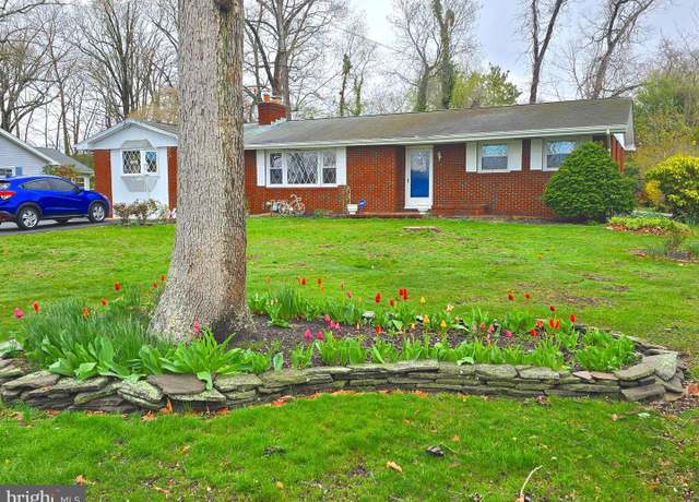 Property at 1066 Elizabeth Dr, Vineland, NJ 08360, 3 beds, 2 baths