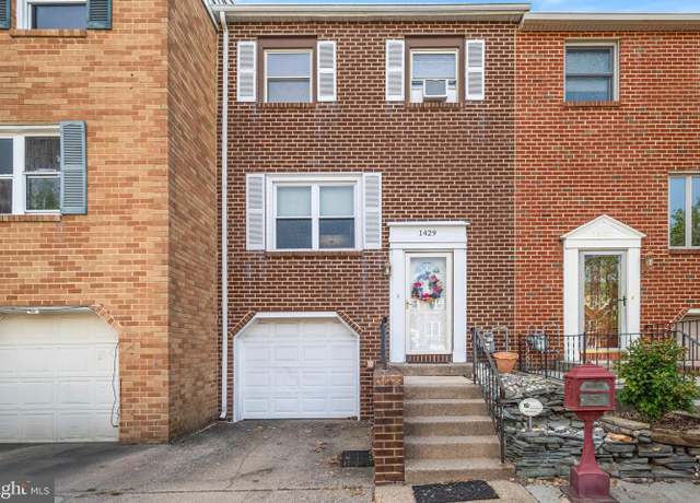 Property at 1429 Bittersweet Dr, Blackwood, NJ 08012, 3 beds, 2.5 baths