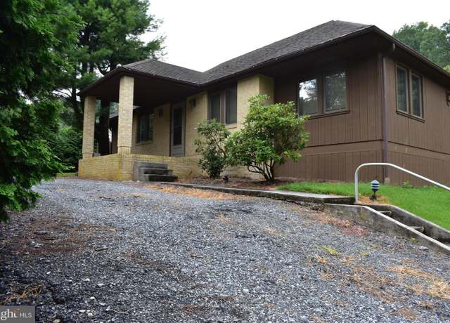 Property at 62 Skyline Dr, Reading, PA 19606, 3 beds, 2 baths