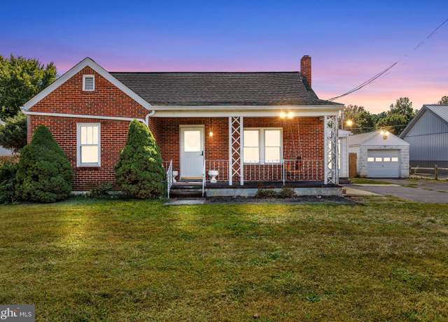 Property at 312 East Ave, Greencastle, PA 17225, 4 beds, 1.5 baths