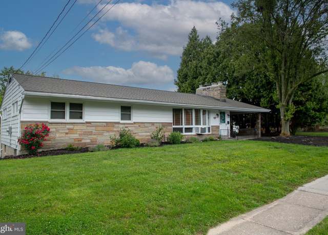Property at 415 E Willow St, Elizabethtown, PA 17022, 3 beds, 1.5 baths