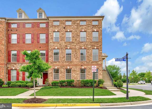 Property at 22635 Naugatuck Sq, Ashburn, VA 20148, 4 beds, 4 baths
