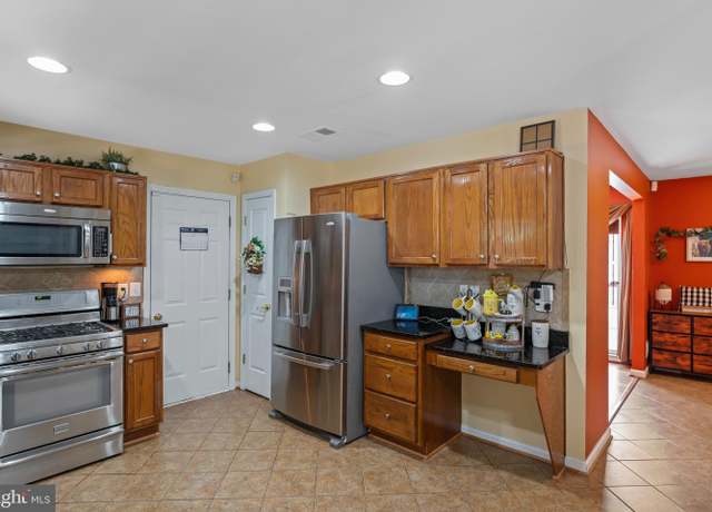 Property at 3084 Pony Ridge Turn, Dumfries, VA 22026, 4 beds, 2.5 baths