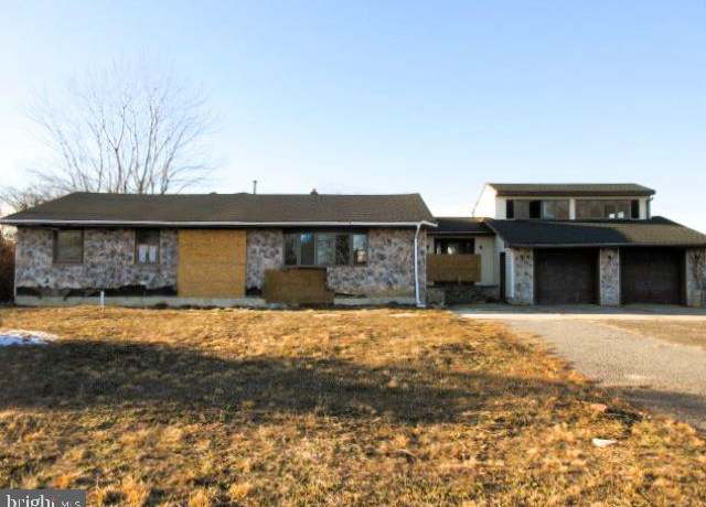 Property at 975 12th St, Hammonton, NJ 08037, 3 beds, 2 baths