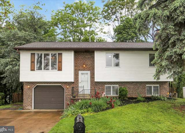 Property at 210 Reading St, Steelton, PA 17113, 4 beds, 2 baths
