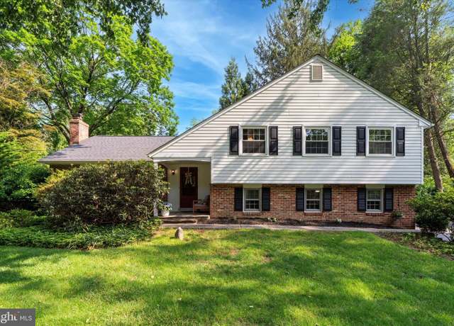 Property at 10 W Possum Hollow Rd, Wallingford, PA 19086, 4 beds, 2.5 baths