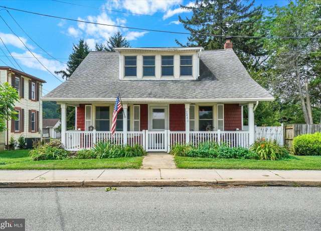 Property at 2446 S Queen St, York, PA 17402, 3 beds, 2 baths