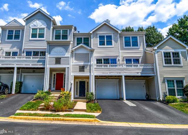 Property at 14425 Fallscliff Ln #10, Centreville, VA 20120, 3 beds, 2.5 baths