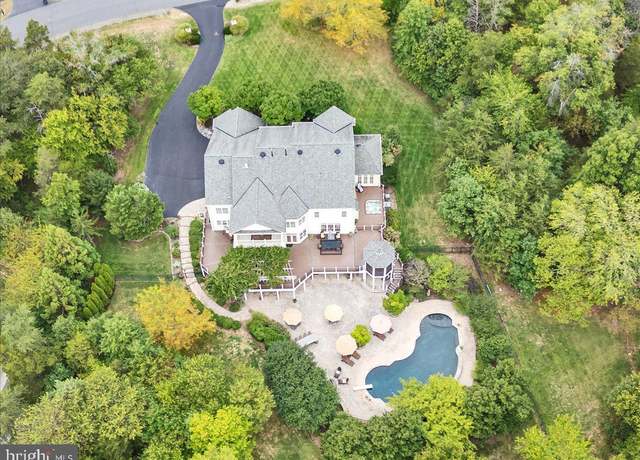 Property at 27422 Bridle Pl, Chantilly, VA 20152, 6 beds, 6.5 baths