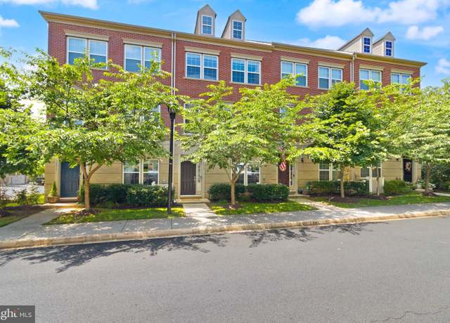 Property at 16013 Haygrath Pl, Gainesville, VA 20155, 4 beds, 3.5 baths