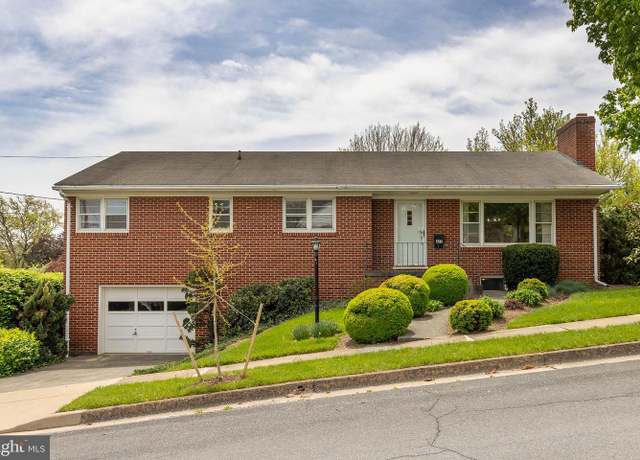 Property at 423 W Monmouth St, Winchester, VA 22601, 3 beds, 2.5 baths