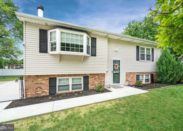 Property at 4 Hawkesbury Ct, Newark, DE 19702, 4 beds, 2 baths