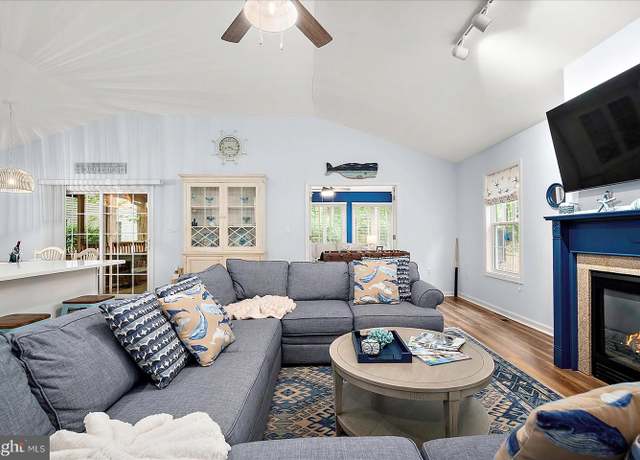 Property at 4 Abbey Cir, Ocean Pines, MD 21811, 3 beds, 2 baths