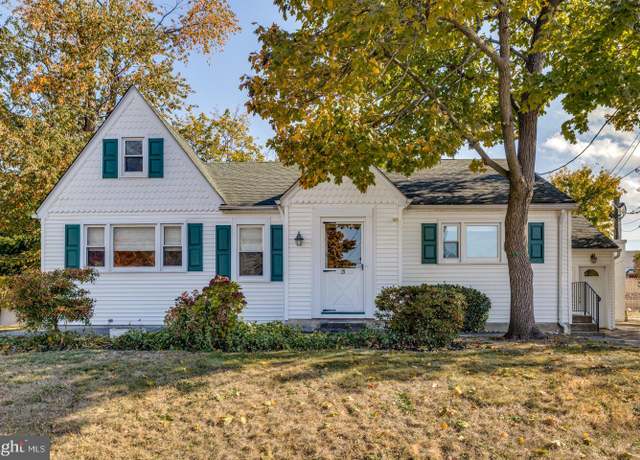 Property at 15 N Holly Ave, Maple Shade, NJ 08052, 4 beds, 1 bath