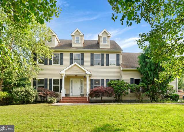 Property at 25 Orris Ave, Piscataway, NJ 08854, 5 beds, 4.5 baths