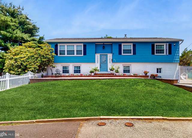 Property at 902 New Chestnut St, Bristol, PA 19007, 4 beds, 2 baths