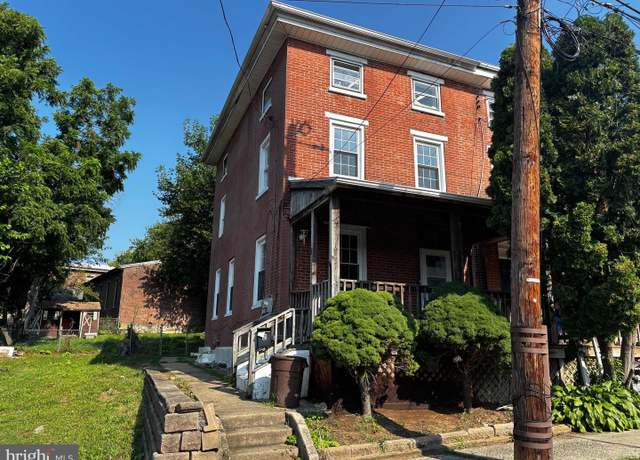 Property at 2 Church St, Brookhaven, PA 19015, 4 beds, 1 bath