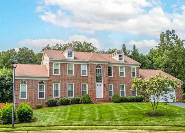 Property at 12524 Summer Pl, Herndon, VA 20171, 4 beds, 4.5 baths