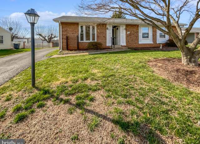 Property at 723 N York Rd, Sterling, VA 20164, 3 beds, 2 baths