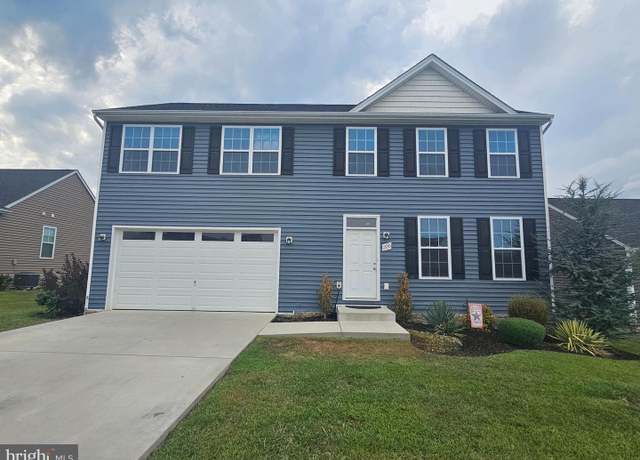 Property at 220 Toulouse Ln, Martinsburg, WV 25403, 4 beds, 2.5 baths