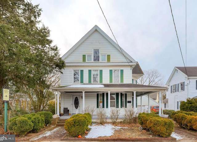 Property at 402 Pine St, Laurel, DE 19956, 3 beds, 1.5 baths
