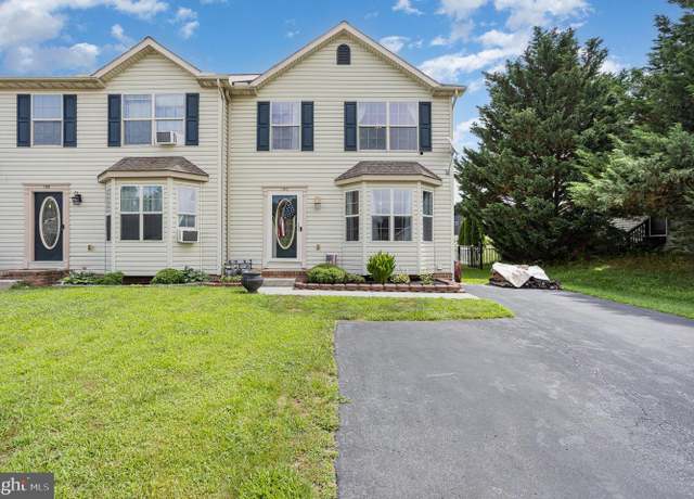 Property at 102 Hemlock Dr, Hanover, PA 17331, 3 beds, 1.5 baths