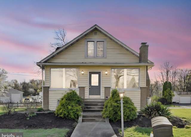 Property at 77 Diamond Dr, Hamburg, PA 19526, 4 beds, 3 baths