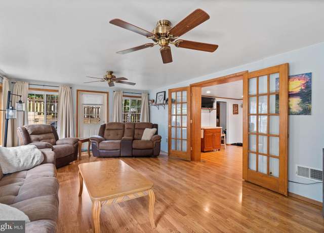 Property at 609 Elizabeth St, Houtzdale, PA 16651, 4 beds, 4 baths