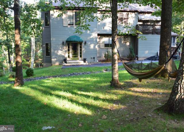 Property at 2207 Scarborough Way, Bushkill, PA 18324, 4 beds, 2 baths
