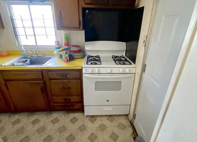Property at 155 W Wishart St, Philadelphia, PA 19133, 3 beds, 1.5 baths