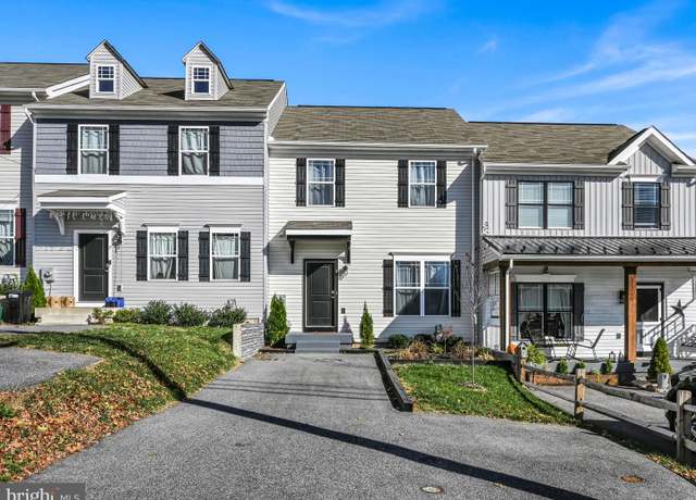 Property at 9 S George St, Stewartstown, PA 17363, 3 beds, 3.5 baths