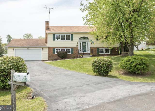 Property at 121 Downing Cir, Stephens City, VA 22655, 4 beds, 2 baths
